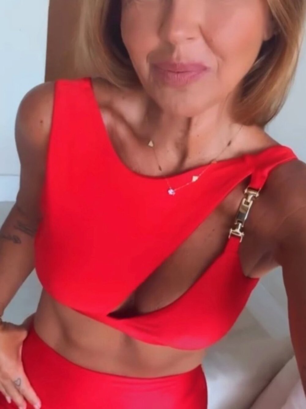 Red Sports Bra for Women – Women’s Stylish Gym Top